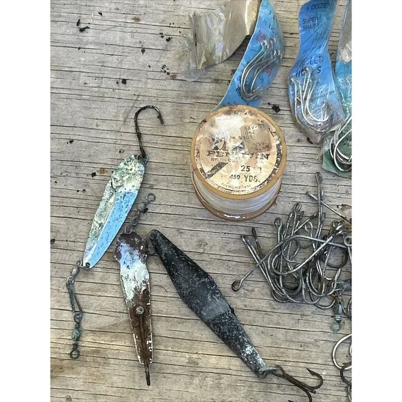 Vintage Ocean Fishing Lures Hooks Sinkers and deep sea test rope 200+ feet LOT - Picture 3 of 7